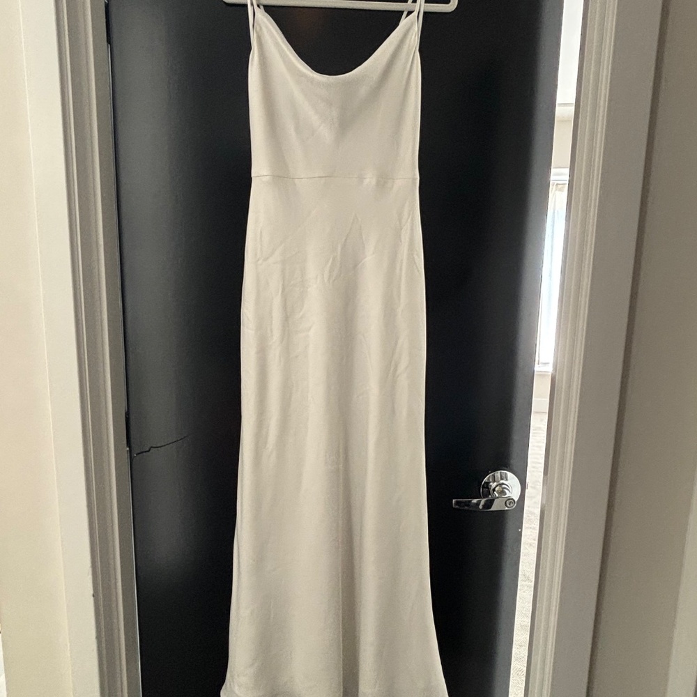 New and unused wedding dress - Picture 3 of 15